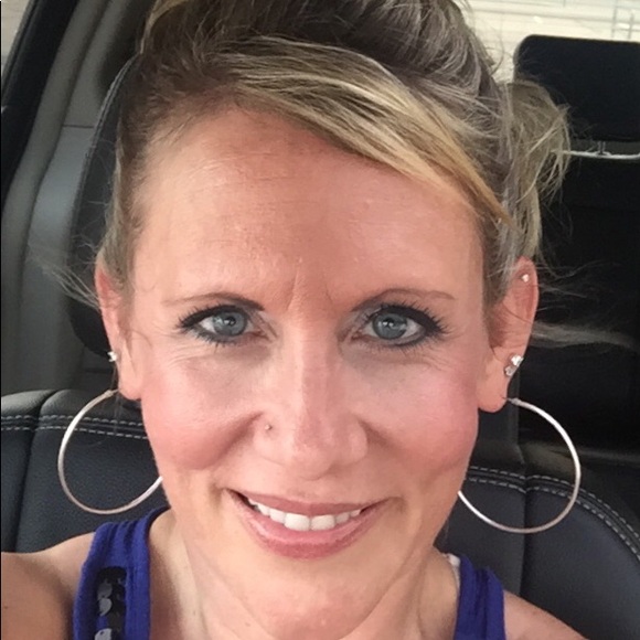 Meet your Posher, Angie - Picture 1 of 1